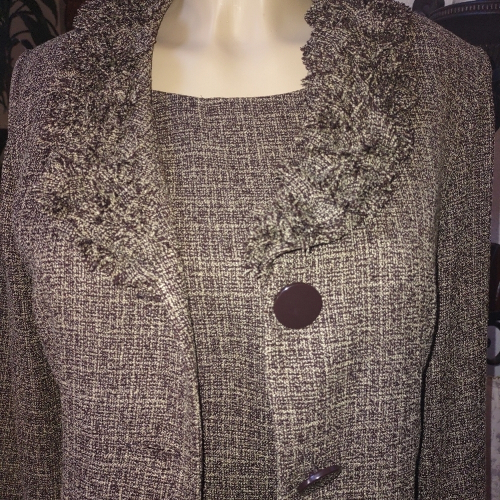 Elegant Tweed Women's Jacket in Brown